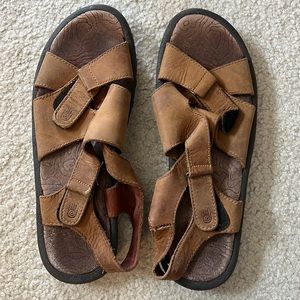 Vintage brown leather Tevas, size 9